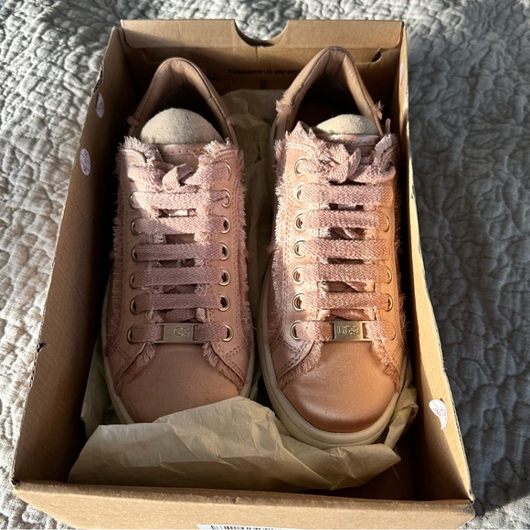 NIB!!! UGG Milo Spill Seam Sneakers - Picture 2 of 8